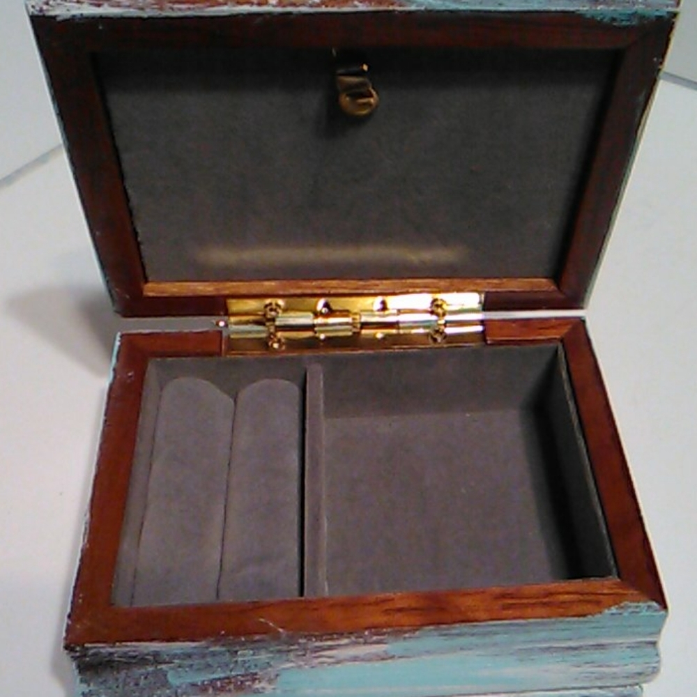 Handpainted jewelry box and heart shell sign - Picture 3 of 8